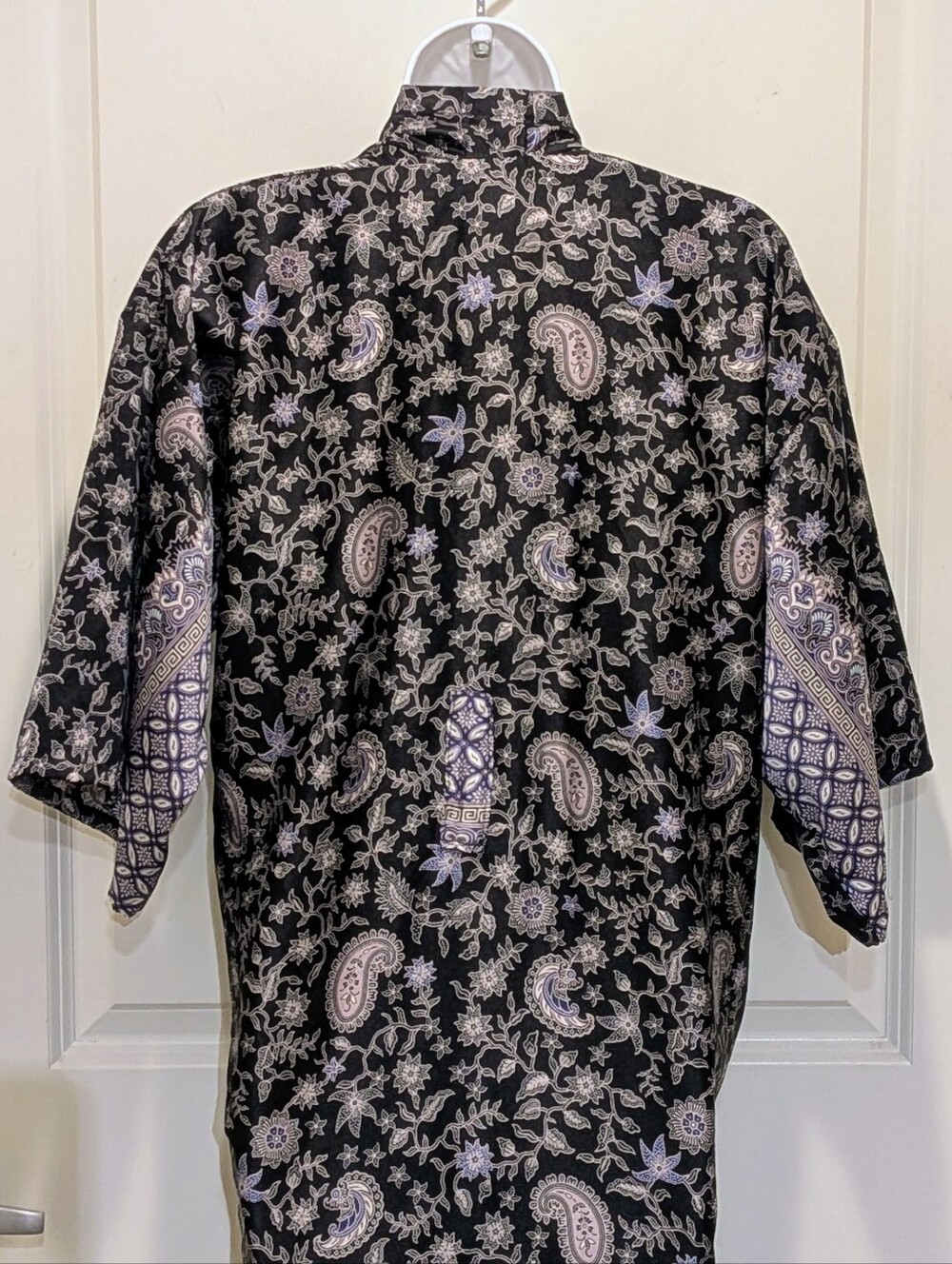 EUC 100% Silk Black White and Blue Paisley Statement Sleeve Kimono - Picture 8 of 11